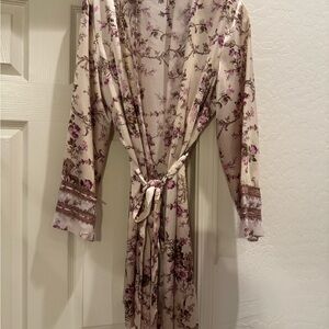Linea Donatella Short Sherelle Floral Wrap Robe Cream & Pink Size Medium